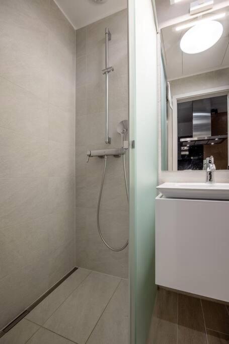 High-end W Gym/sauna/balcony/security Apartament