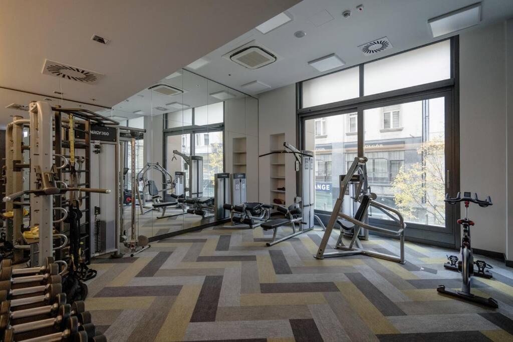 High-end W Gym/sauna/balcony/security Apartment