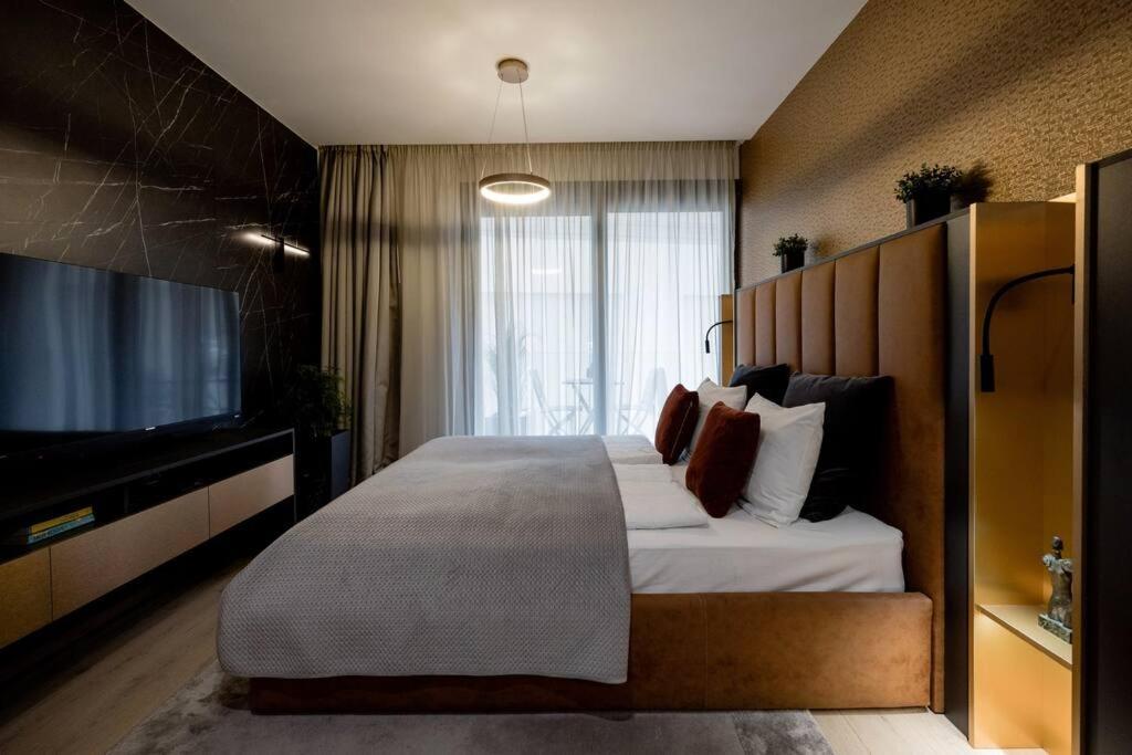 Apartment High-end W Gym/sauna/balcony/security